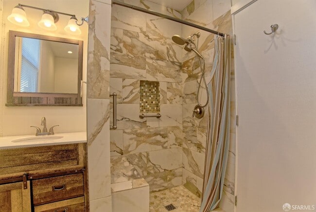 Building Photo - 1218 York St