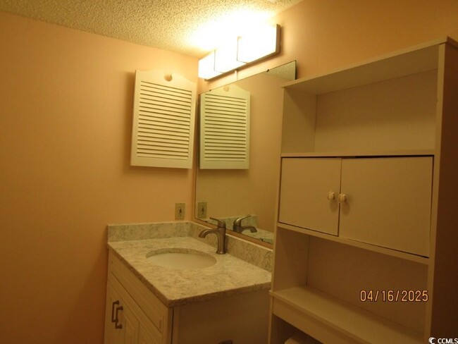 Building Photo - 4230 Pinehurst Cir