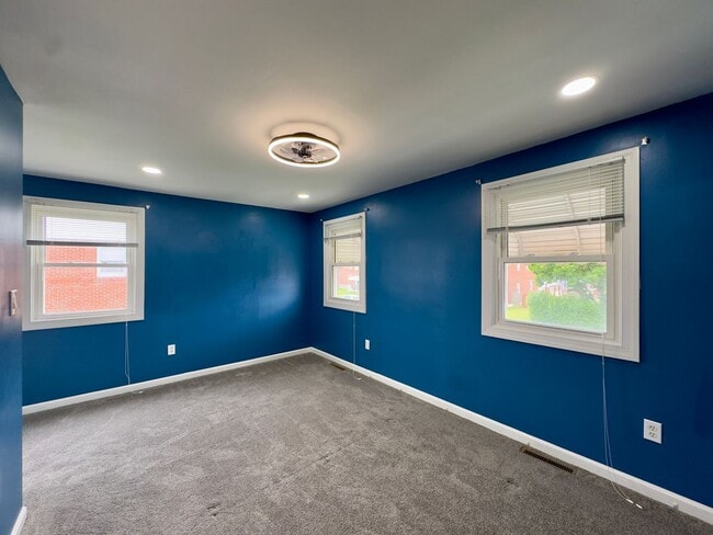 Building Photo - 8166 Del Haven Rd