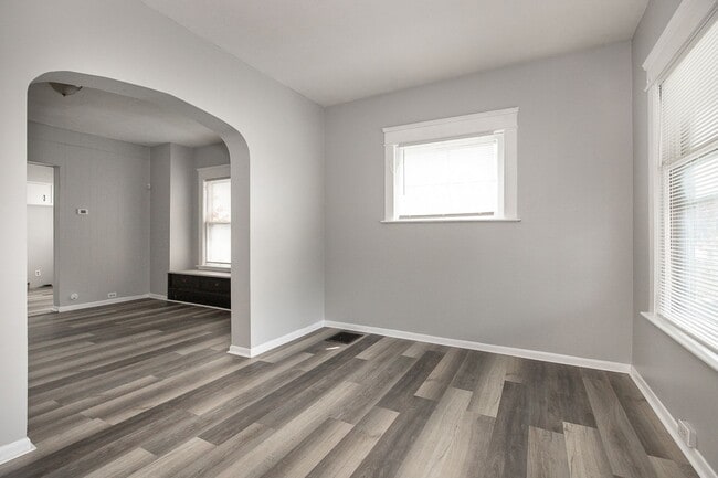 Building Photo - 3910 Carlyle Ave