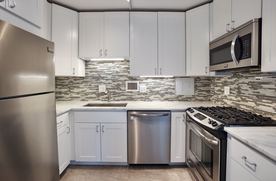 Building Photo - 5500 Friendship Blvd