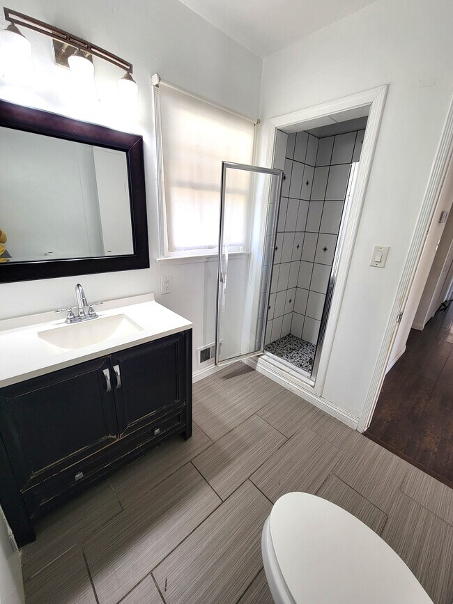 Building Photo - 224 Cabrillo Rd