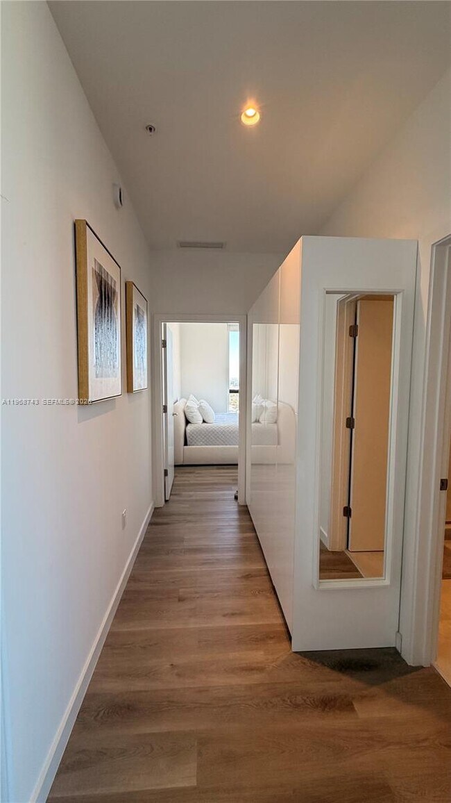 Building Photo - 1642 NE 1st Ave