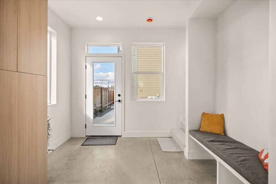 Building Photo - 3201 E 30th Ave