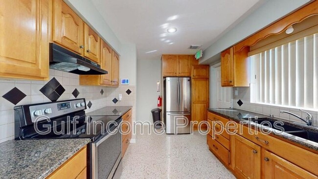 Building Photo - 3111 26th St W