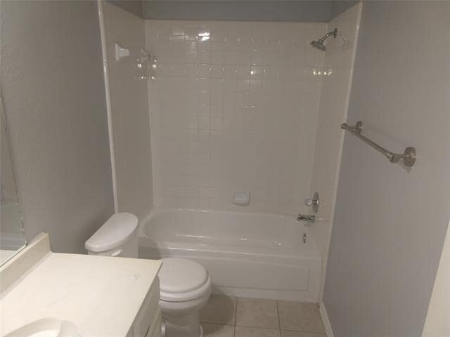 Building Photo - 2116 Turf Club Dr