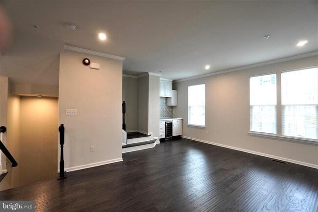 Building Photo - 125 Dragon Dr