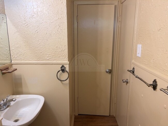 Building Photo - 110 Bybee Ct