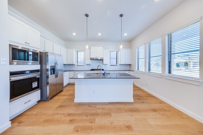 Building Photo - 3235 Home Ct