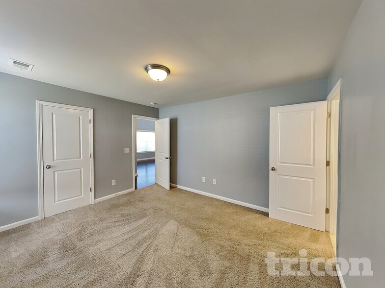 Building Photo - 474 Finch Ln