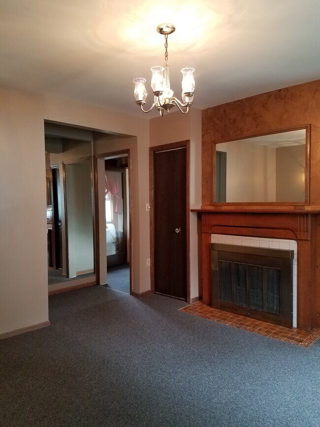 living room - 505 5th Ave S