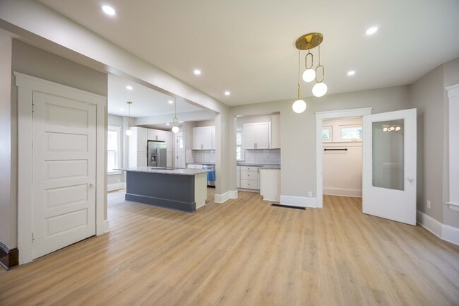 Building Photo - 1496 E 107th St