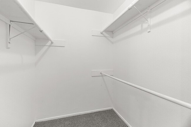 Building Photo - 2405 Emerson Ct