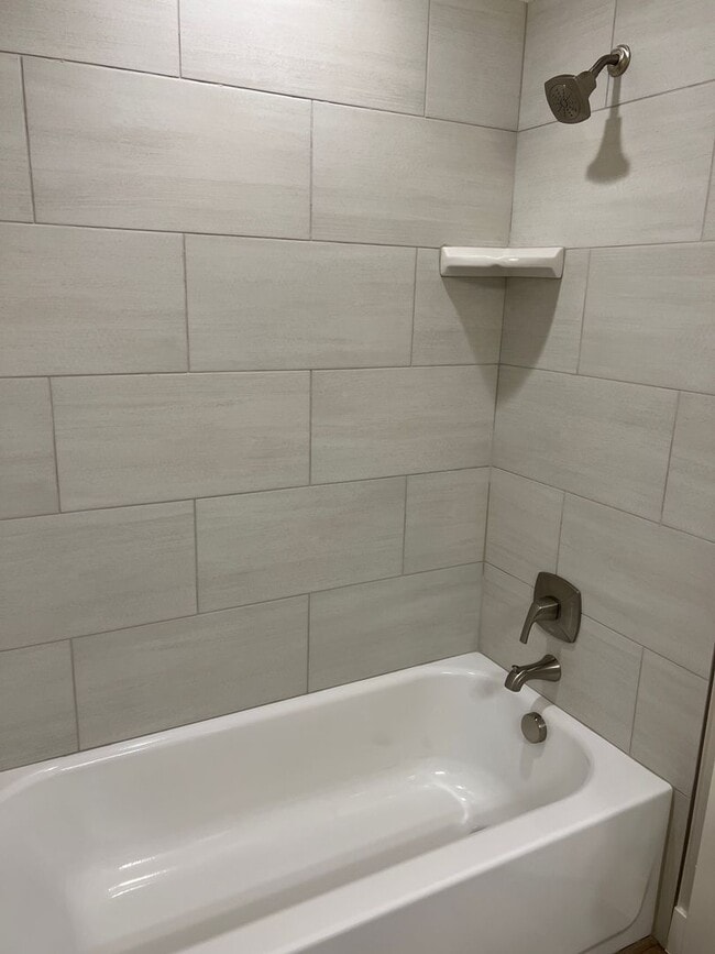 Building Photo - 3 Bedroom 2.5 Bathroom Townhome in Washington!