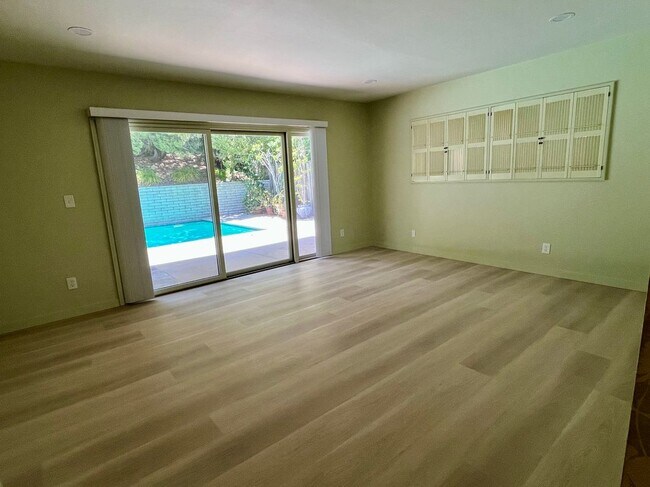 Building Photo - 16641 Park Ln Cir