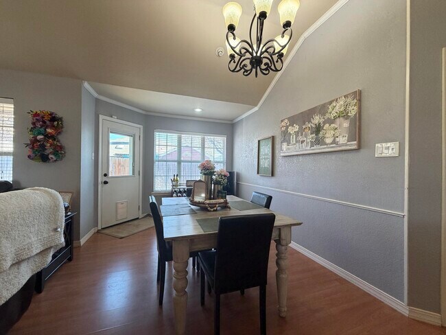 Building Photo - 1021 Kirby Ave