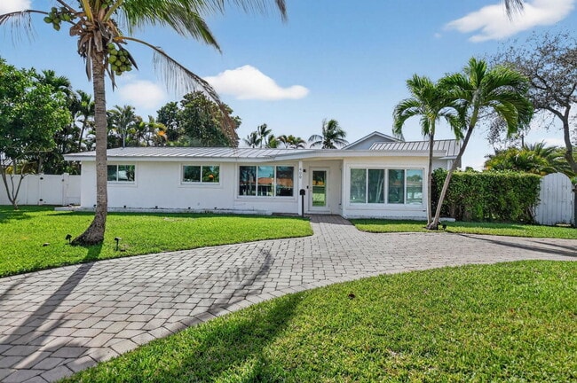 Building Photo - 400 SE 5th Ct