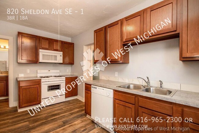 Building Photo - Available Now | 3 Bedroom 1 Bath Lower Lev...