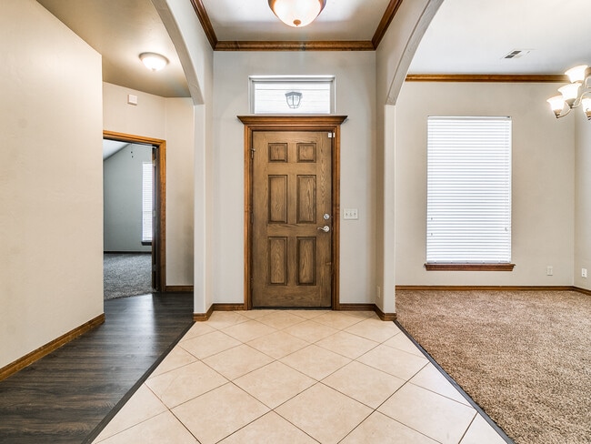 Building Photo - 15609 Traditions Dr