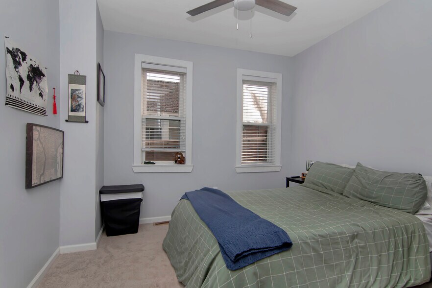 Building Photo - 452 42nd St