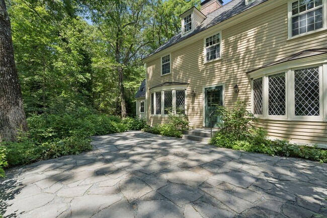 Building Photo - 99 Pond Rd