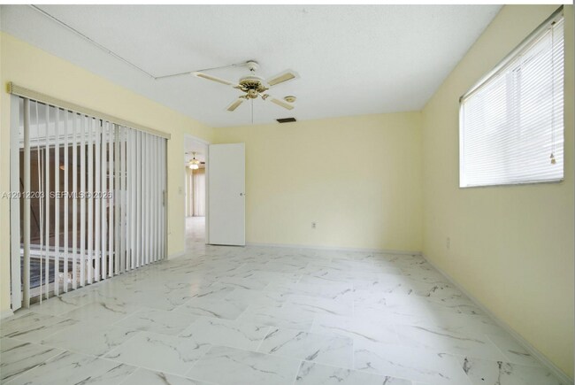 Building Photo - 920 NW 92nd Ave