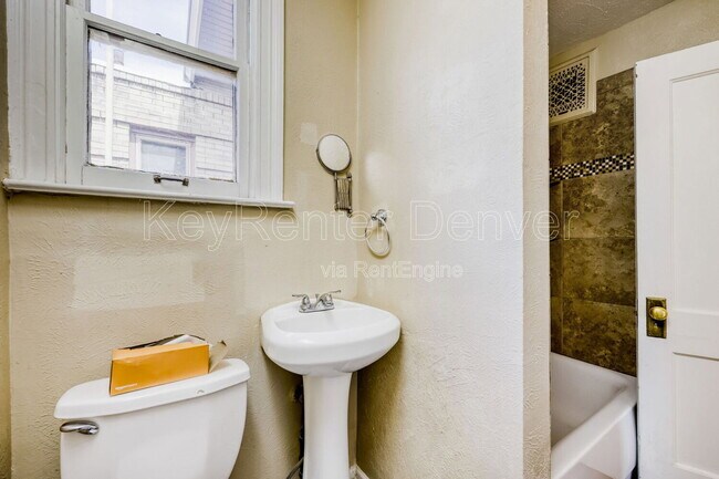 Building Photo - 1408 N Elizabeth St