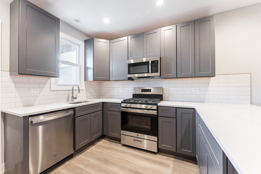 Building Photo - 1725 N Honore St