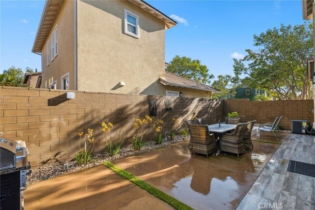 Building Photo - 123 Sparrow