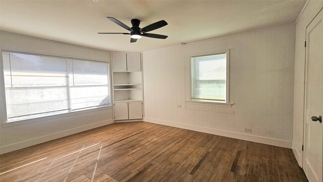 Building Photo - 1202 Dyer Ave