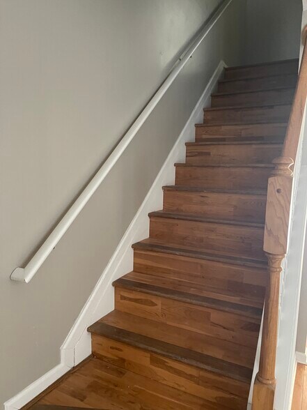 Hardwood Stairs - 1295 Kilmington Ct
