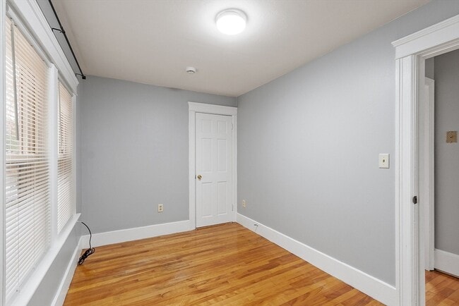 Building Photo - 577 Chandler St