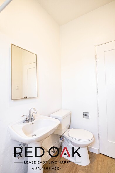 Building Photo - 706 N St Andrews Pl