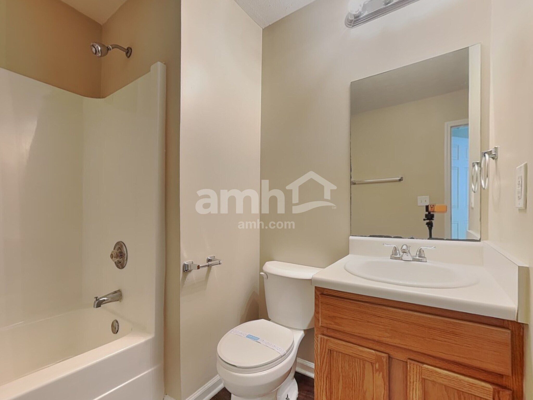 Building Photo - 705 St Charles Ave