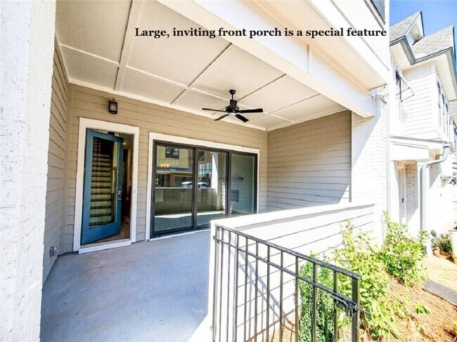 Building Photo - End-unit townhome with plenty of extra windows! Gated Community.