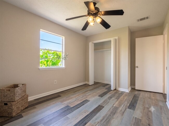 Building Photo - 302 Morningside Dr