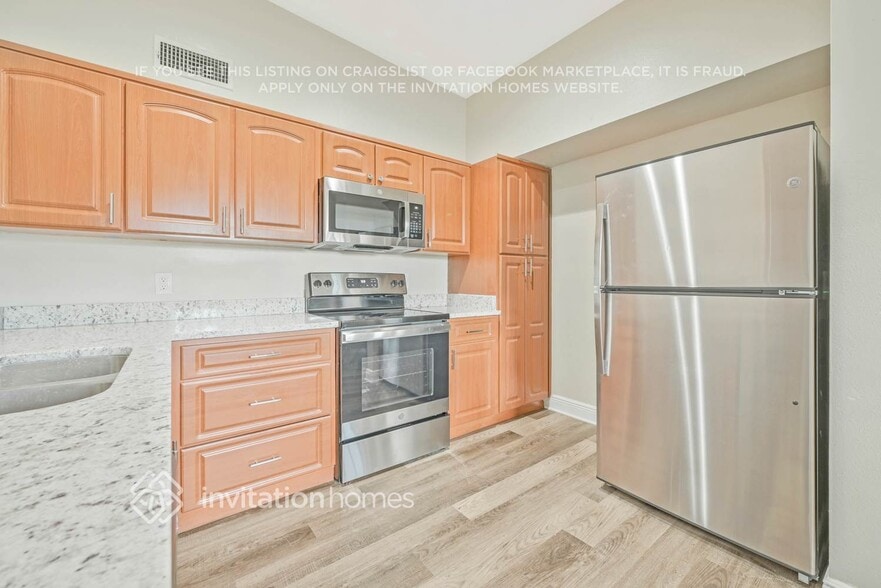 Building Photo - 2412 Martinwood Dr