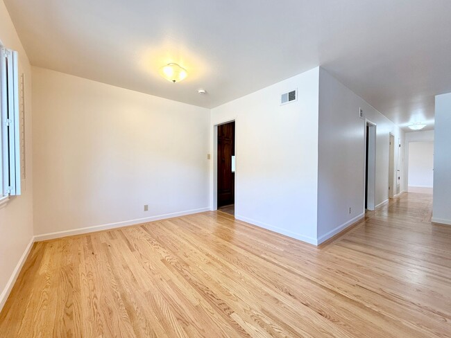 Building Photo - Newly Remodeled San Bruno Home - Easy SF/Silicon Valley Commute