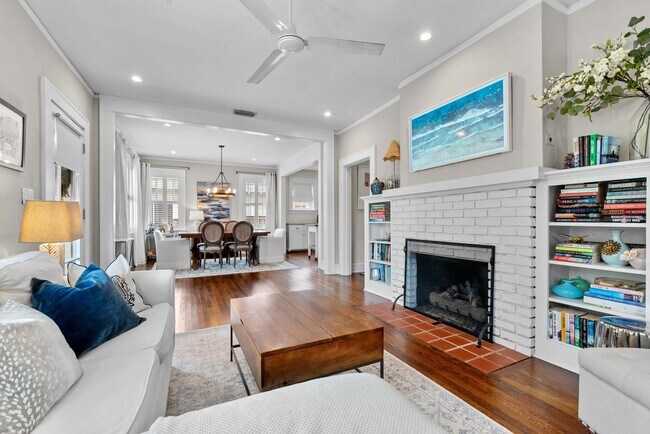 Building Photo - Adorable Avondale Home!