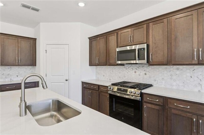 Building Photo - 64 Silverleaf Trl