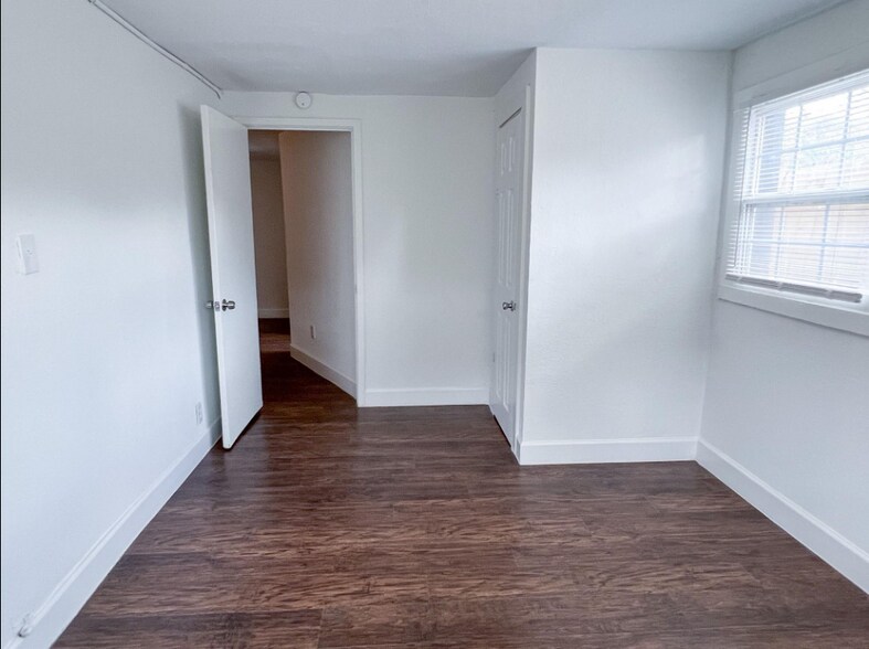 Building Photo - 11 Norwood St