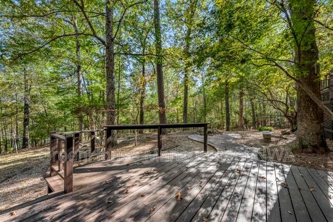 Building Photo - 8984 Falls Hollow Rd