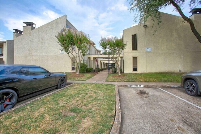 Building Photo - 10075 Westpark Dr