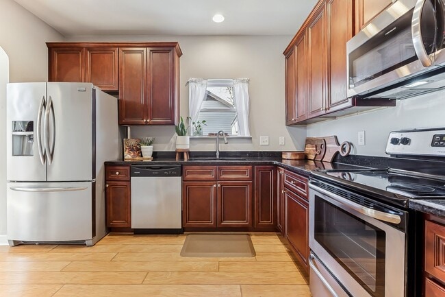 Building Photo - Stunning home in Norfolk!