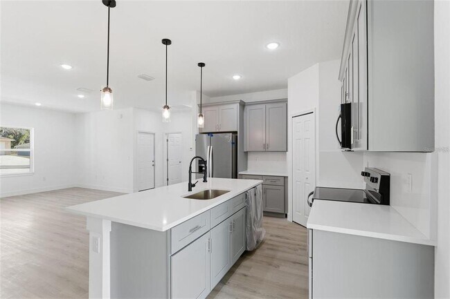 Building Photo - 2275 W Linden Dr