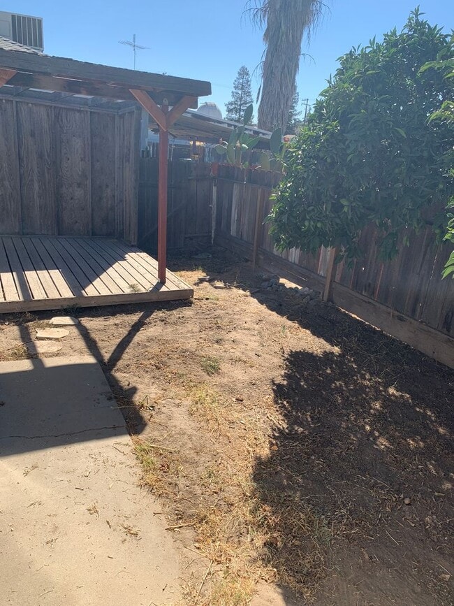 Building Photo - Rare One bedroom single family home