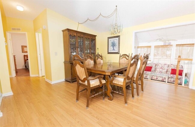 Building Photo - 1159 Paradise Dr
