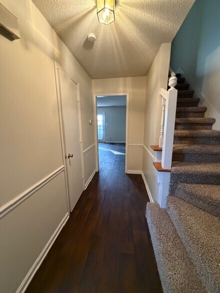 Building Photo - 1695 Brewer Rd