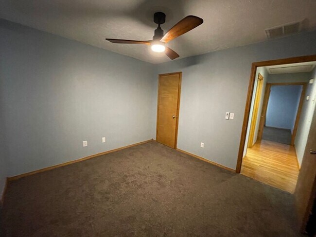 Building Photo - This All Brick home is Located in Orchard Crest West!