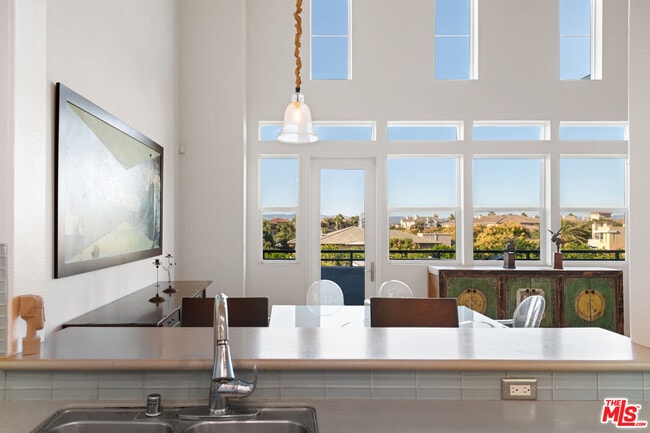 Building Photo - 7100 Playa Vista Dr